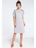 B035 Elegancka sukienka midi z falbankami B035 Elegancka sukienka midi z falbankami