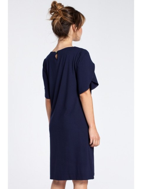 B035 Elegancka sukienka midi z falbankami B035 Elegancka sukienka midi z falbankami