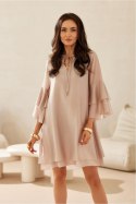 Sukienka Model Beatrice BEZ SUK0525 Beige - Roco Fashion Roco Fashion Sukienka Model Beatrice BEZ SUK0525 Beige - Roco Fashion Roco Fashion