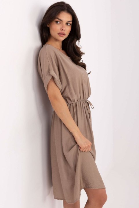 Sukienka Model MI-SK-A63751.67 Dark Beige - Italy Moda Italy Moda Sukienka Model MI-SK-A63751.67 Dark Beige - Italy Moda Italy Moda