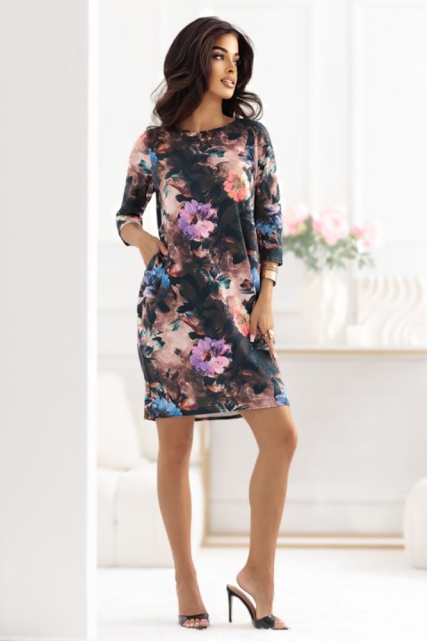 40-18 JOLA Oversize'owa sukienka z kieszeniami - czekoladowy odcień z kwiatowym wzorem 40-18 JOLA Oversize'owa sukienka z kieszeniami - czekoladowy odcień z kwiatowym wzorem