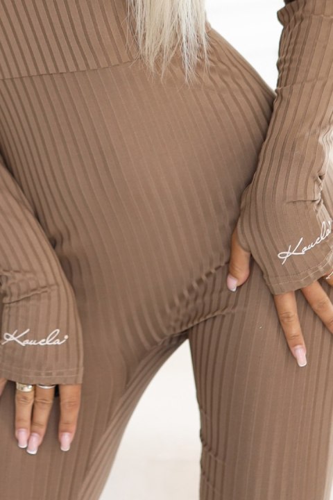 619-1 Wygodny i elegancki prążkowany kombinezon damski z dekoltem - mocha mousse 619-1 Wygodny i elegancki prążkowany kombinezon damski z dekoltem - mocha mousse