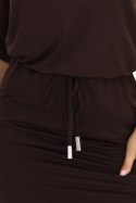 13-169 Sportowa sukienka midi z kieszonkami i wiązaniem w pasie - czekoladowy brąz