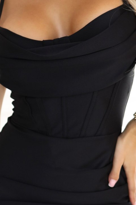 638-1 Długa gorsetowa satynowa sukienka z rozcięciem na nogę - czarna