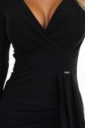 404-13 Elegancka długa sukienka z kopertowym dekoltem i rozcięciem - czarna