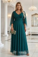 655-2 Długa połyskująca w świetle suknia z dekoltem i transparentnym rękawkiem - szmaragdowa zieleń
