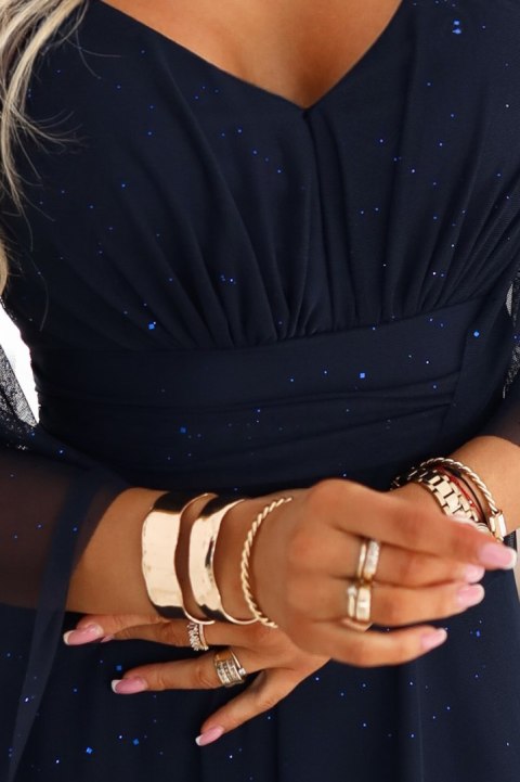 655-3 Długa połyskująca w świetle suknia z dekoltem i transparentnym rękawkiem - granatowa