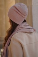 Wełniana Czapka Z Ciekawym Rozcieciem Z Tyłu W Kolorze Różowym Kamea-Iris - Kamea Kamea Wełniana Czapka Z Ciekawym Rozcieciem Z Tyłu W Kolorze Różowym Kamea-Iris - Kamea Kamea