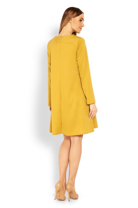 Sukienka Model 1359 Musztard - PeeKaBoo PeeKaBoo Sukienka Model 1359 Musztard - PeeKaBoo PeeKaBoo