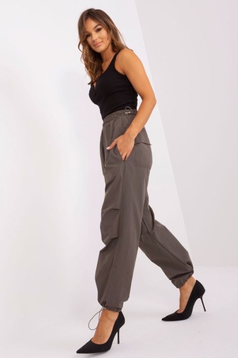 Spodnie Damskie Model TW-SP-OB056.86P Khaki - Och Bella Och Bella Spodnie Damskie Model TW-SP-OB056.86P Khaki - Och Bella Och Bella