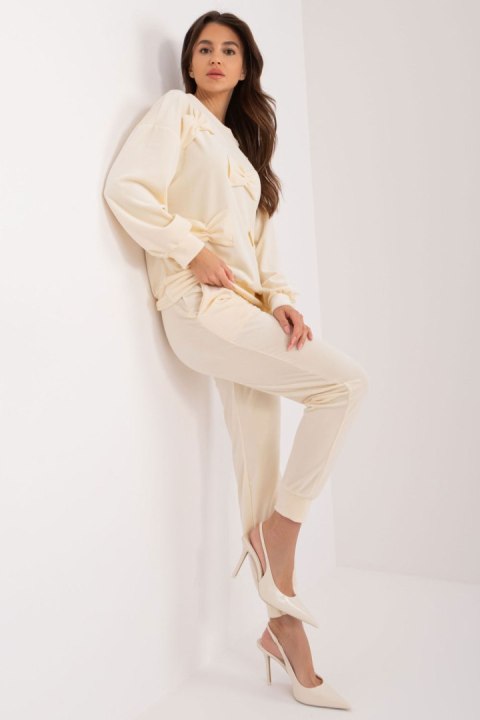 Spodnie Komplet Model DHJ-KMPL-8850.68 Ecru - Italy Moda Italy Moda Spodnie Komplet Model DHJ-KMPL-8850.68 Ecru - Italy Moda Italy Moda