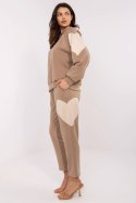 Spodnie Komplet Model MI-KMPL-M6156.98 Light Brown - Italy Moda Italy Moda Spodnie Komplet Model MI-KMPL-M6156.98 Light Brown - Italy Moda Italy Moda
