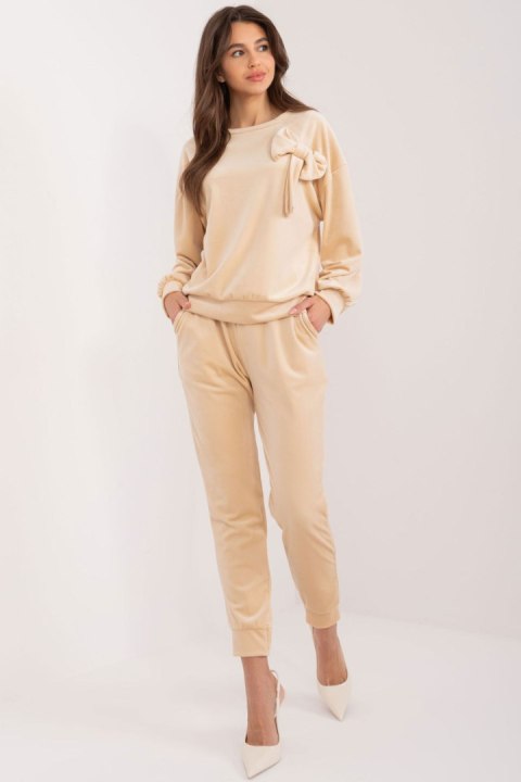 Spodnie Komplet Model DHJ-KMPL-8870.59 Beige - Italy Moda Italy Moda Spodnie Komplet Model DHJ-KMPL-8870.59 Beige - Italy Moda Italy Moda