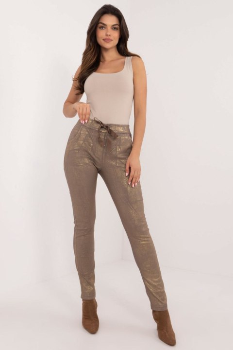 Spodnie Damskie Model DHJ-SP-21258.32 Dark Beige - Italy Moda Italy Moda Spodnie Damskie Model DHJ-SP-21258.32 Dark Beige - Italy Moda Italy Moda