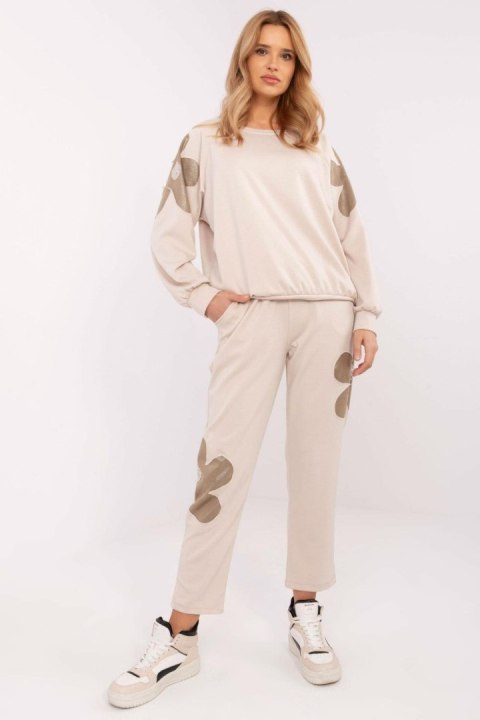 Spodnie Komplet Model MI-KMPL-M6122.60 Beige - Italy Moda Italy Moda Spodnie Komplet Model MI-KMPL-M6122.60 Beige - Italy Moda Italy Moda