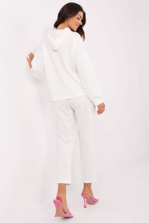 Spodnie Komplet Model DHJ-KMPL-20335.44 Ecru - Italy Moda Italy Moda Spodnie Komplet Model DHJ-KMPL-20335.44 Ecru - Italy Moda Italy Moda
