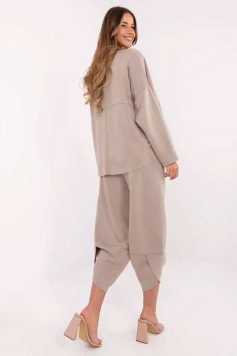 Spodnie Komplet Model MI-KMPL-M56491.09 Dark Beige - Italy Moda Italy Moda Spodnie Komplet Model MI-KMPL-M56491.09 Dark Beige - Italy Moda Italy Moda