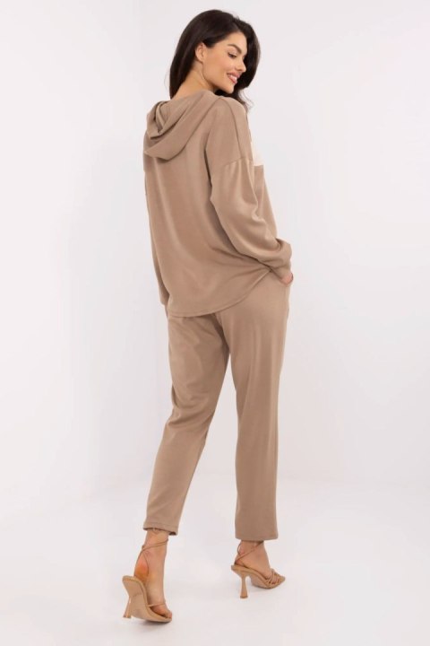 Spodnie Komplet Model MI-KMPL-M61431.68P Dark Beige - Italy Moda Italy Moda Spodnie Komplet Model MI-KMPL-M61431.68P Dark Beige - Italy Moda Italy Moda