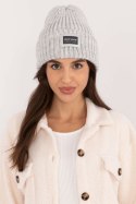 Czapka Model JK-CZ-51.18 Grey - Rue Paris Rue Paris Czapka Model JK-CZ-51.18 Grey - Rue Paris Rue Paris