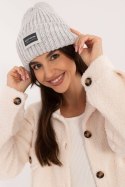 Czapka Model JK-CZ-51.18 Grey - Rue Paris Rue Paris Czapka Model JK-CZ-51.18 Grey - Rue Paris Rue Paris