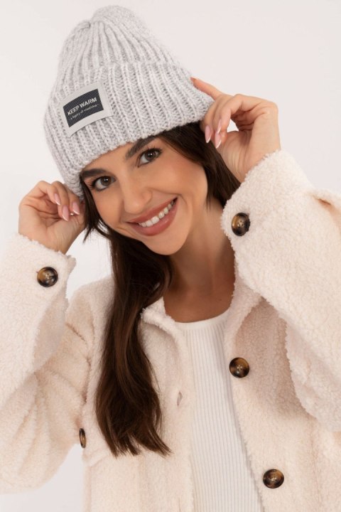 Czapka Model JK-CZ-51.18 Grey - Rue Paris Rue Paris Czapka Model JK-CZ-51.18 Grey - Rue Paris Rue Paris