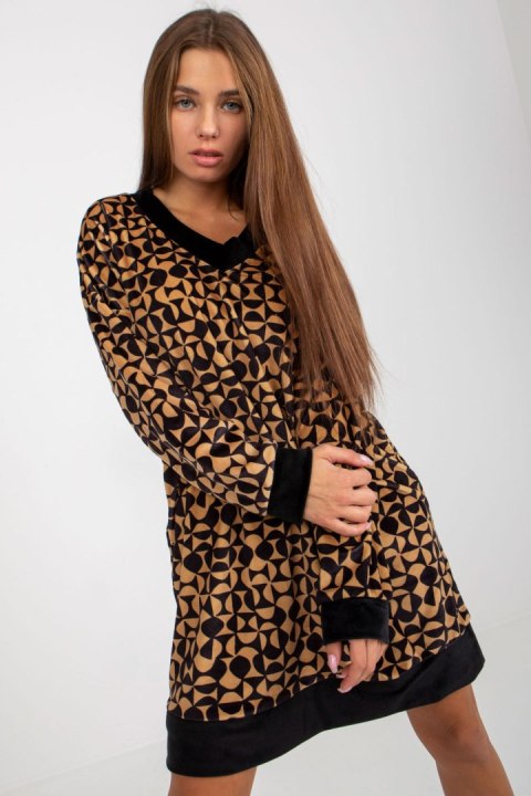 Sukienka Model RP-TU-8189-3.66 Camel - Rue Paris Rue Paris Sukienka Model RP-TU-8189-3.66 Camel - Rue Paris Rue Paris