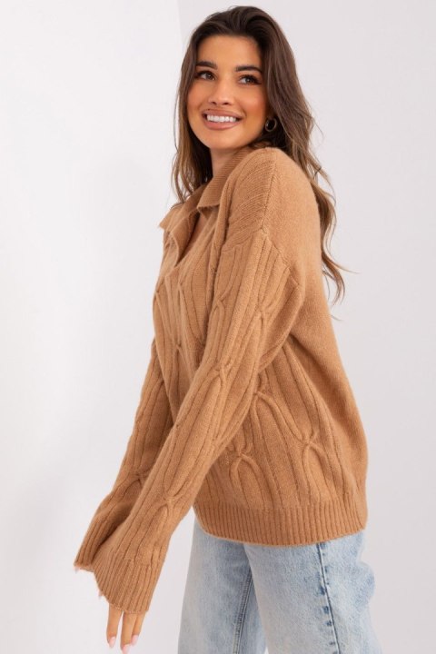 Sweter Damski Model AT-SW-2349-2.27 Camel - AT AT Sweter Damski Model AT-SW-2349-2.27 Camel - AT AT