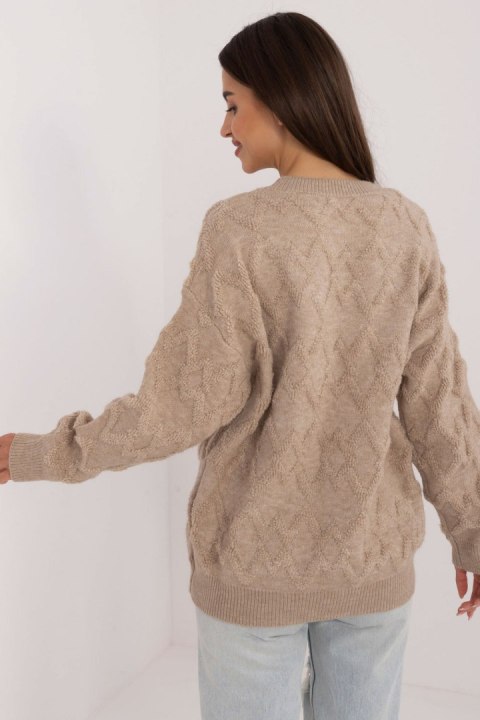 Sweter Damski Model AT-SW-2361.61 Beige - AT AT Sweter Damski Model AT-SW-2361.61 Beige - AT AT