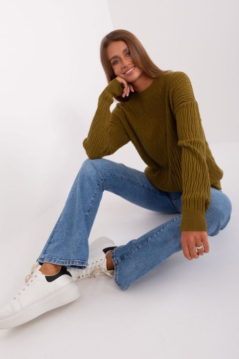 Sweter Damski Model AT-SW-2338.14P Oliwka - AT AT Sweter Damski Model AT-SW-2338.14P Oliwka - AT AT
