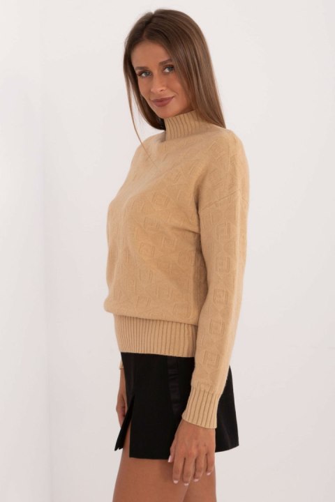 Sweter Damski Model AT-SW-2339.54 Light Camel - AT AT Sweter Damski Model AT-SW-2339.54 Light Camel - AT AT