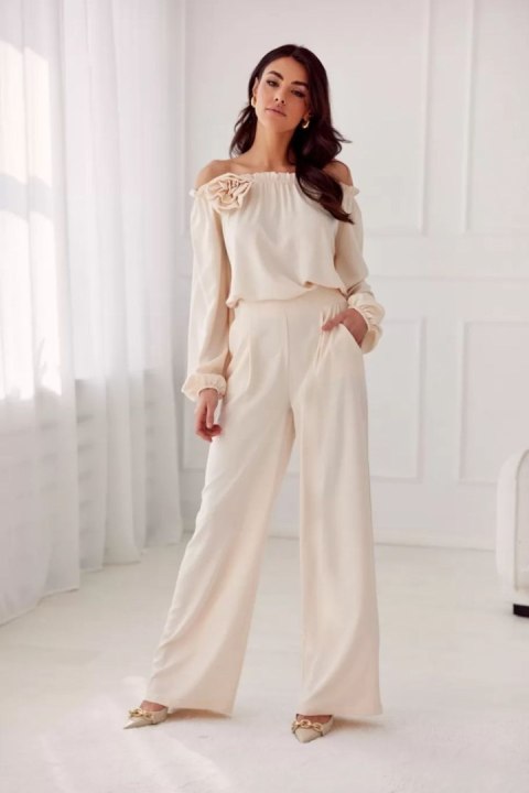 Bluzka model Rosie BEJ BLU0180 Light Beige - Roco Fashion Roco Fashion Bluzka model Rosie BEJ BLU0180 Light Beige - Roco Fashion Roco Fashion