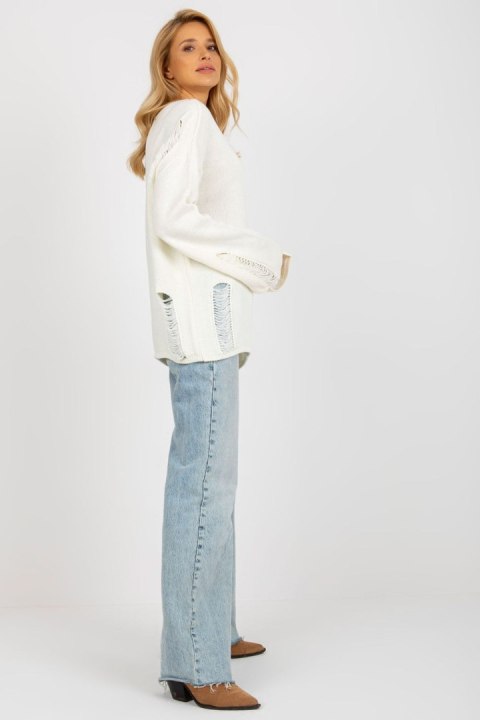 Sweter Damski Model BA-SW-8043.03 Ecru - Badu Badu Sweter Damski Model BA-SW-8043.03 Ecru - Badu Badu