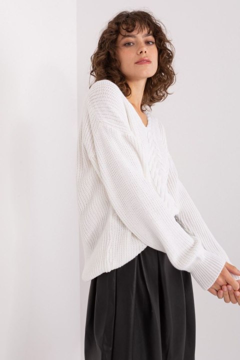 Sweter Damski Model BA-SW-8028.32 Ecru - Badu Badu Sweter Damski Model BA-SW-8028.32 Ecru - Badu Badu