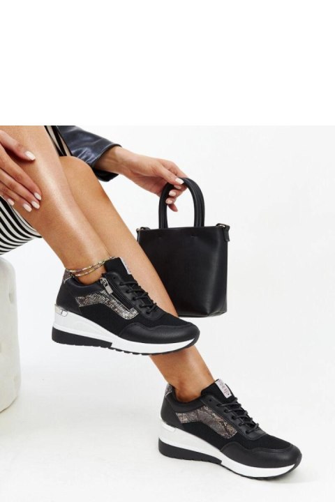 Czarne sneakersy damskie na koturnie CROSS JEANS - Solea Solea Czarne sneakersy damskie na koturnie CROSS JEANS - Solea Solea