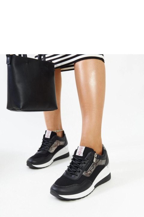 Czarne sneakersy damskie na koturnie CROSS JEANS - Solea Solea Czarne sneakersy damskie na koturnie CROSS JEANS - Solea Solea