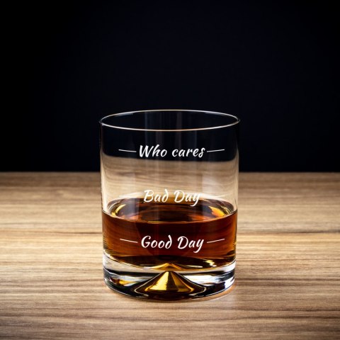 Etui na whisky ze szklankami Who cares męża niego Etui na whisky ze szklankami Who cares męża niego