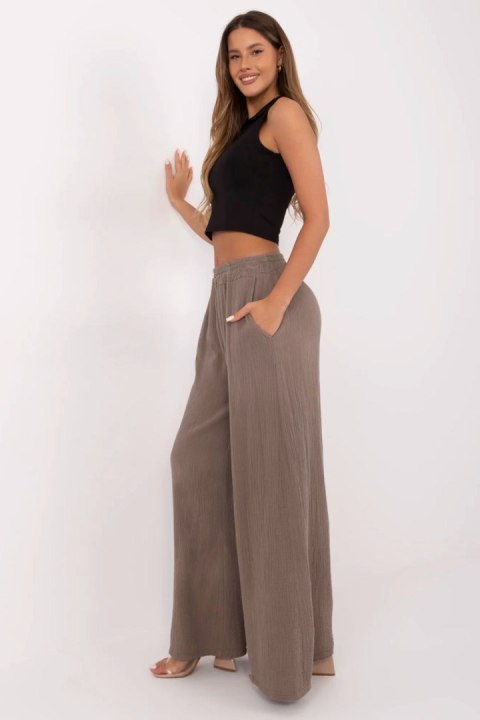 Spodnie Damskie Model MI-SP-2563.84 Brown - Italy Moda Italy Moda Spodnie Damskie Model MI-SP-2563.84 Brown - Italy Moda Italy Moda